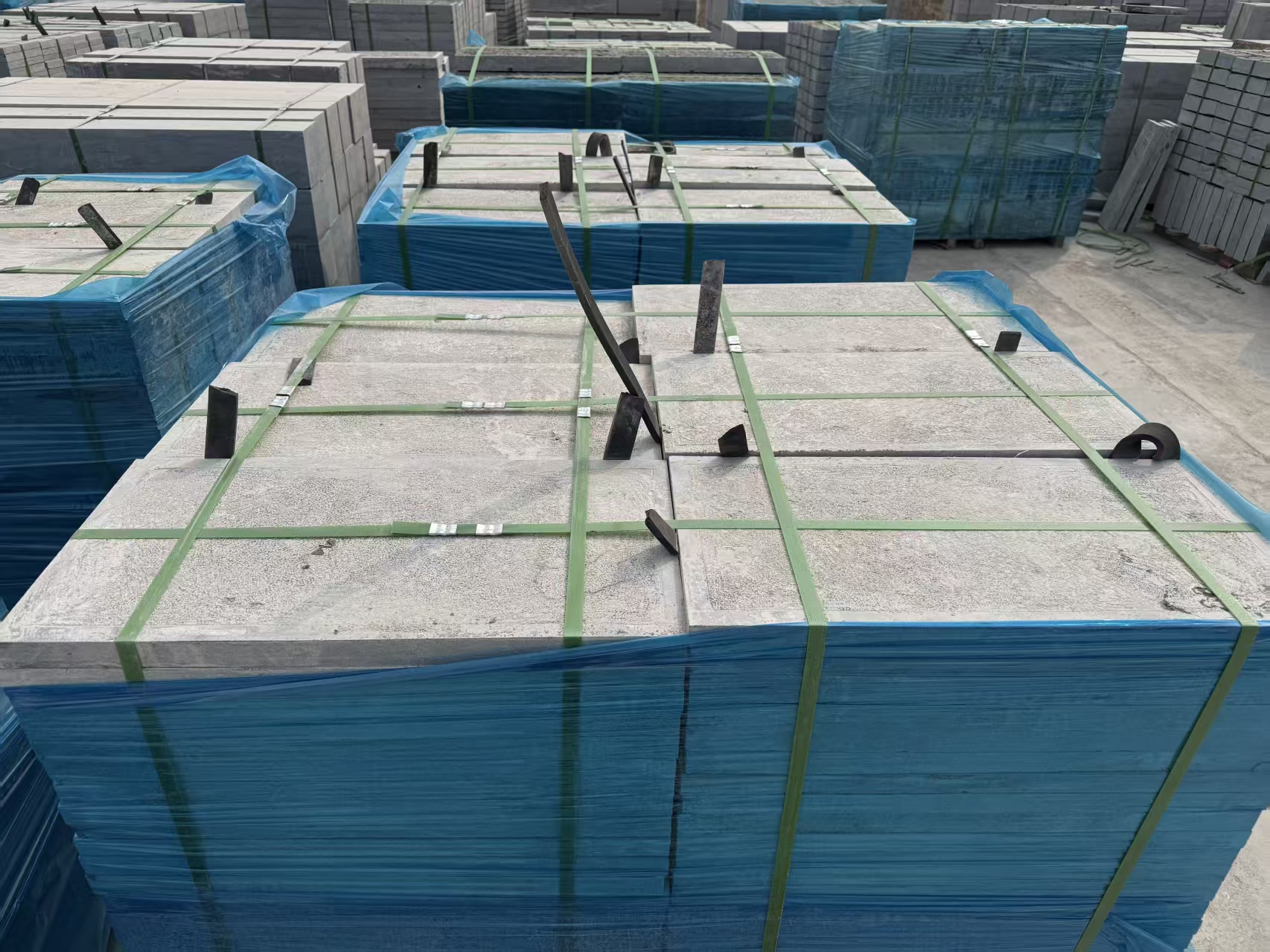 ����־Զʯ�ģ���ʯ�����԰�ֹŽ������еľ���Ӧ�ð�������